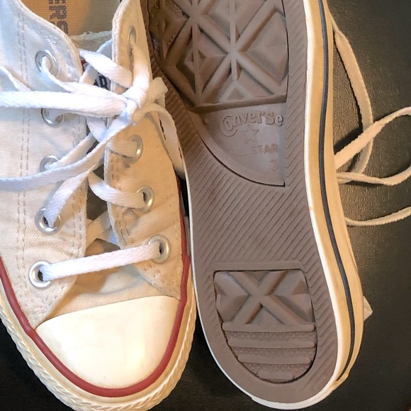 Converse sneakers.Washed them in the washing machine, not pure white anymore. - Picture 2 of 4